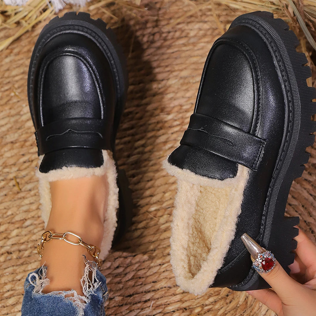 Kvinnors Plattform Loafer med Modern Design 1