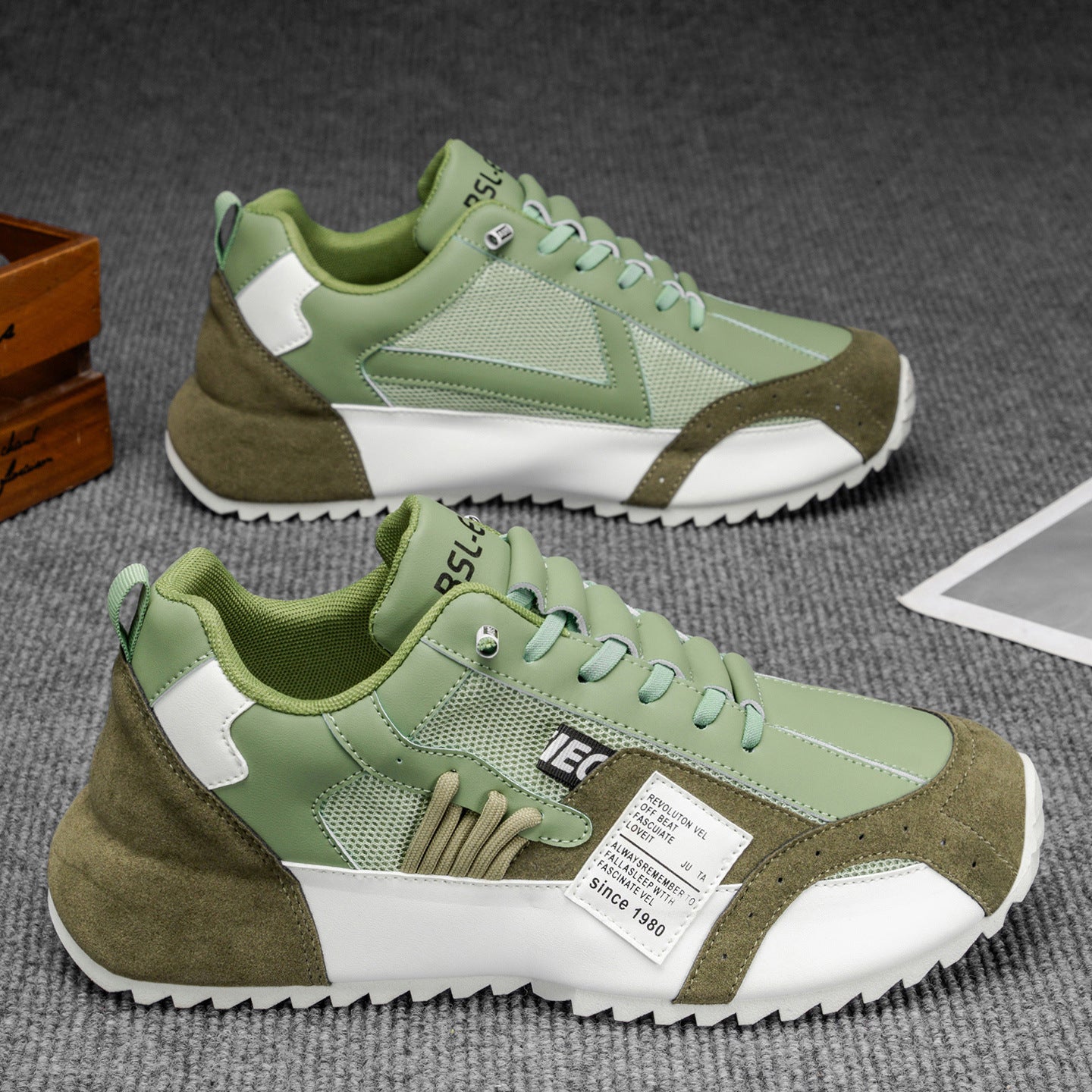 Kvinnors Sportiga Sneakers med Modern Design 3