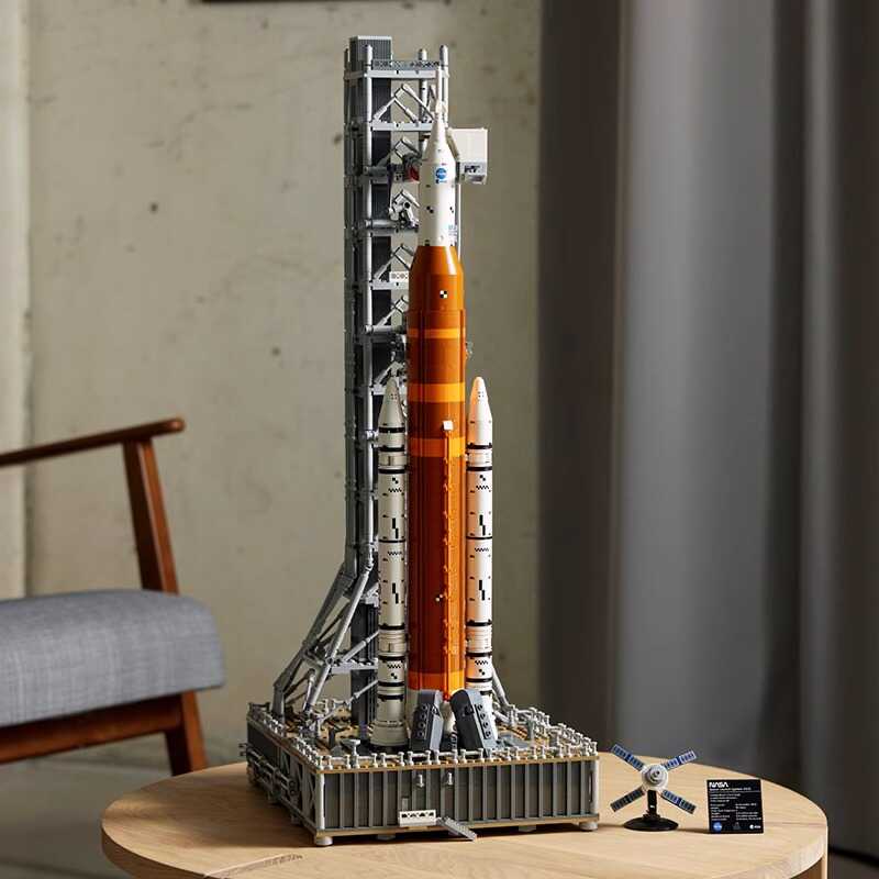 Modellbyggsats NASA Artemis rymdutskickningssystem