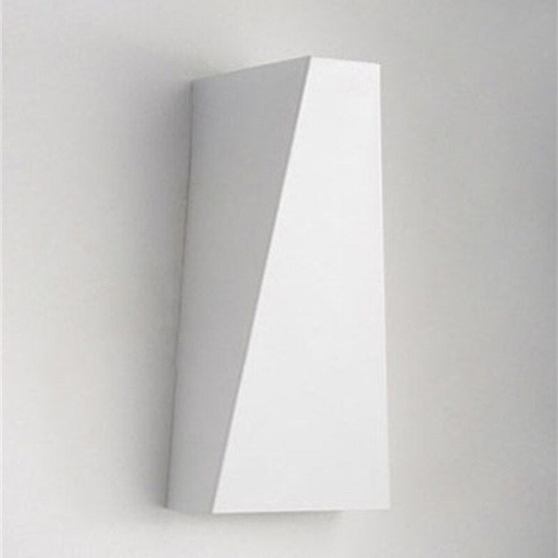 Minimalistisk geometrisk vägglampa