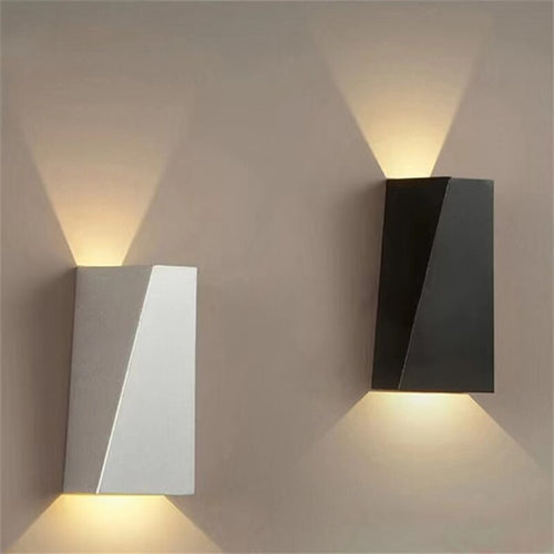 Minimalistisk geometrisk vägglampa