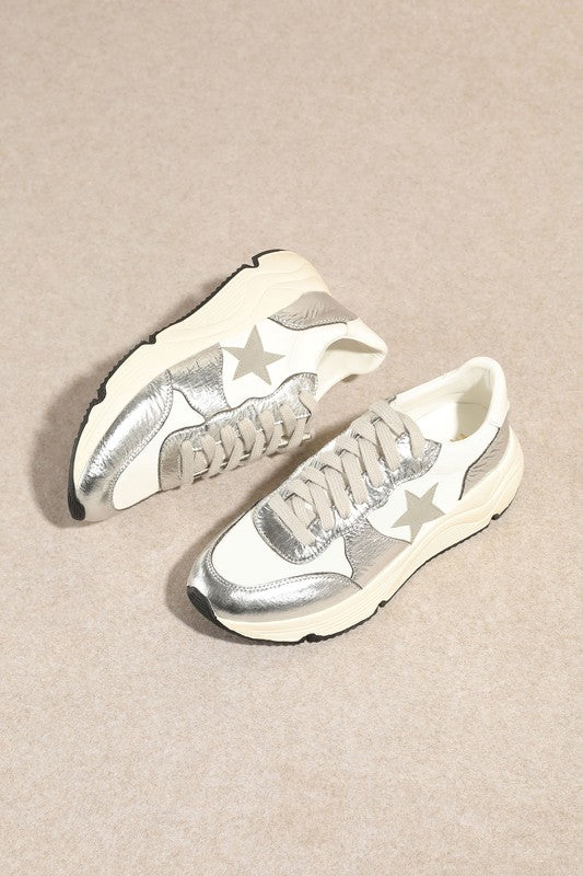 Sneakers för män i atletisk stil i silver 1