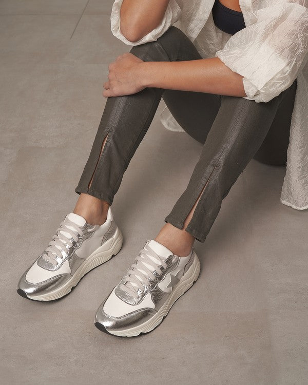 Sneakers för män i atletisk stil i silver 2