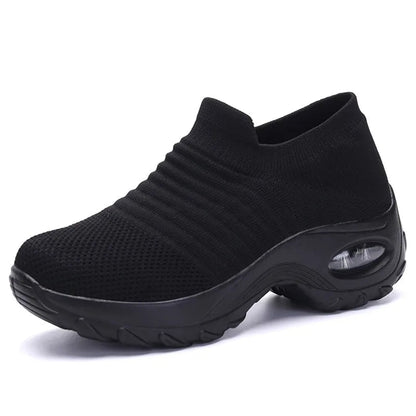 Terapeutiska sneakers med platå för kvinnor svarta vita röda 10