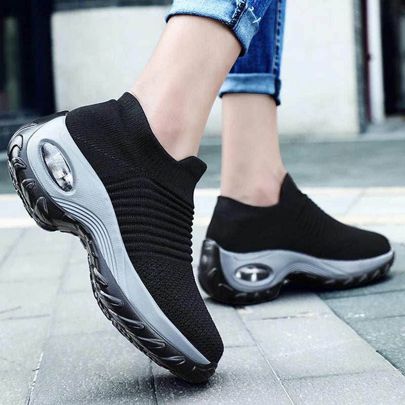 Terapeutiska sneakers med platå för kvinnor svarta vita röda 4