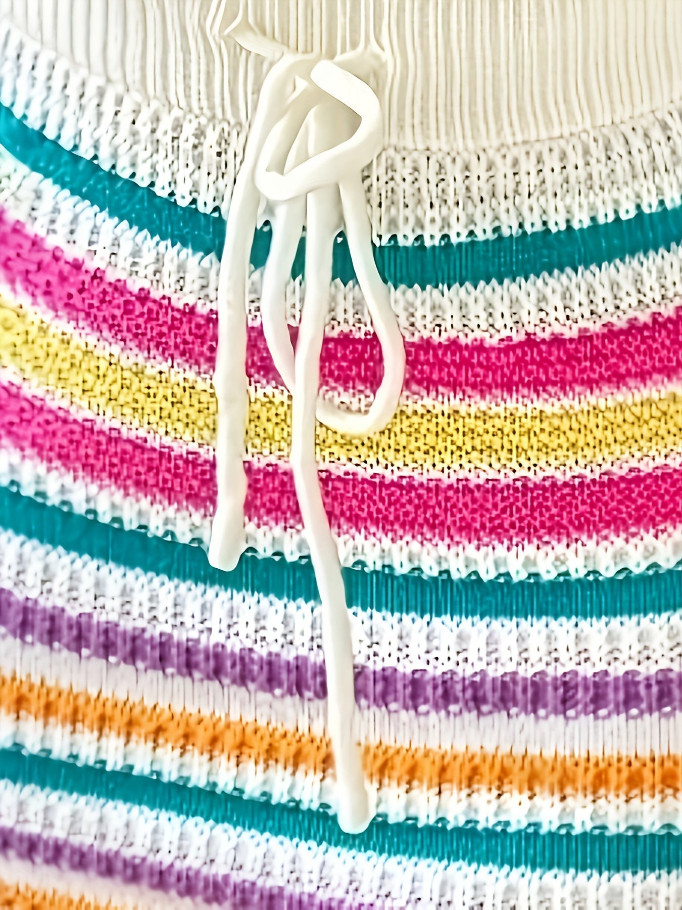 Tvådelat Set Dam Kjol med Virkad Crop Top och Figursydd Design 4