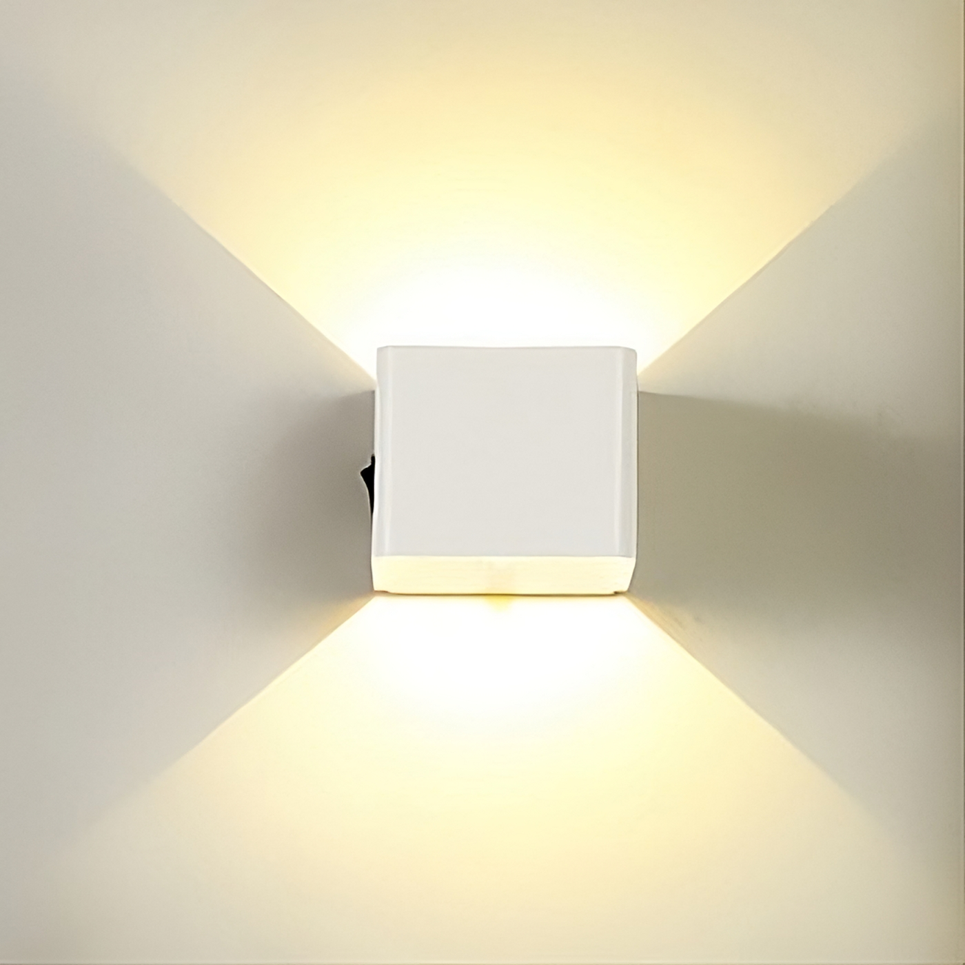 Vägglampa med Rörelsesensor i Modern Kubdesign 8