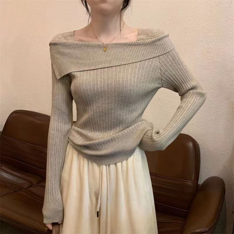Stickad tröja med off shoulder för kvinnor