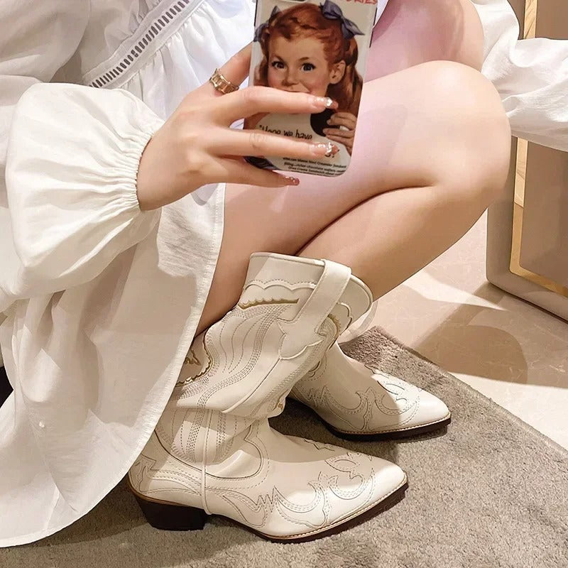 Broderade mid calf-stövlar för kvinnor
