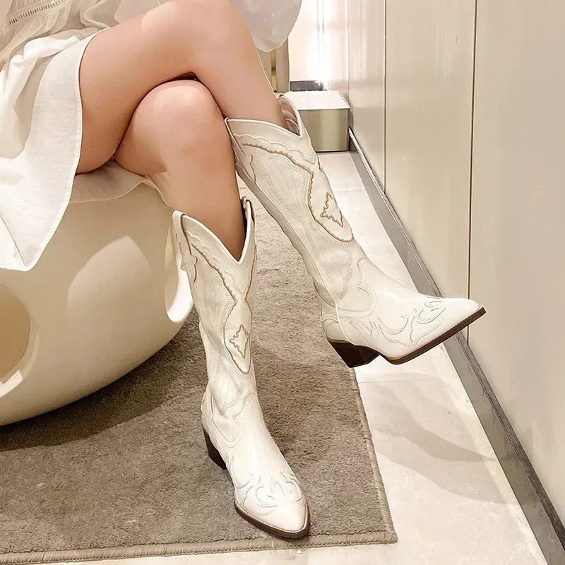 Broderade mid calf-stövlar för kvinnor