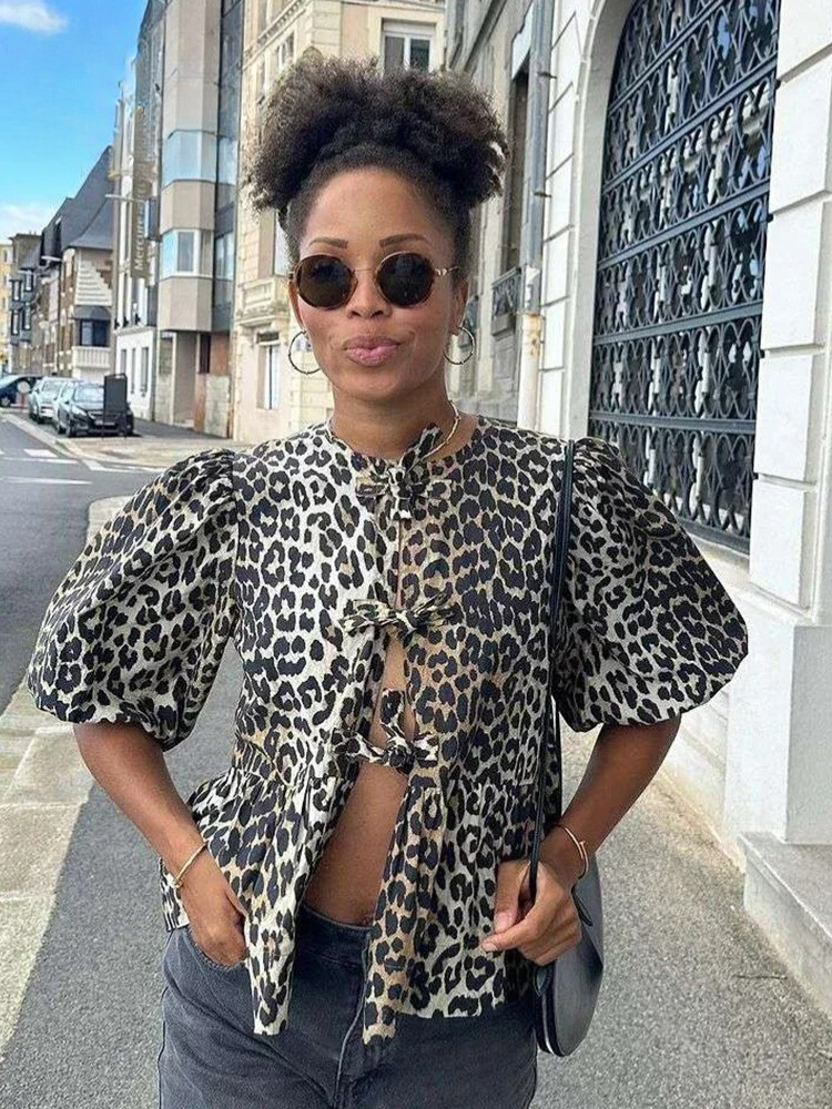 Leopardmönstrat blus med puffärm