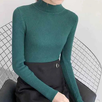 Stickad pullover med mockahals för kvinnor