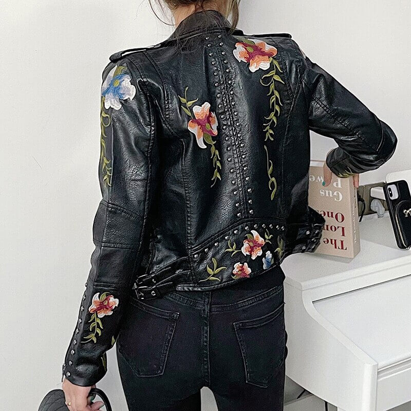 Läderstil jacka med blommigt tryck och broderi