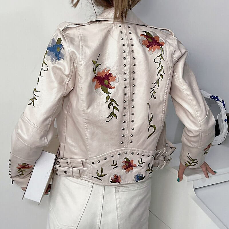 Läderstil jacka med blommigt tryck och broderi