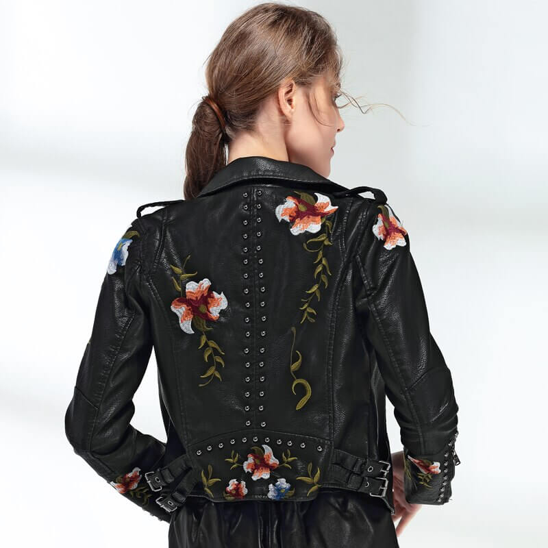 Läderstil jacka med blommigt tryck och broderi