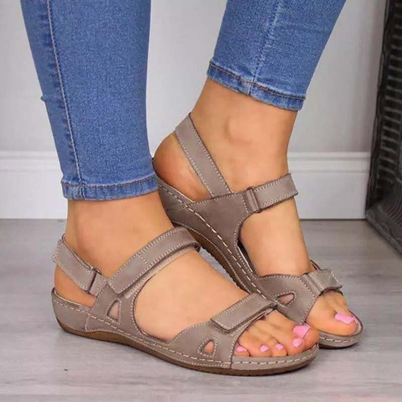 Sandaler med platt tå och kardborreband