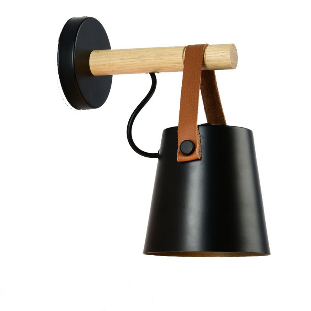 Nordisk vägglampa i trä