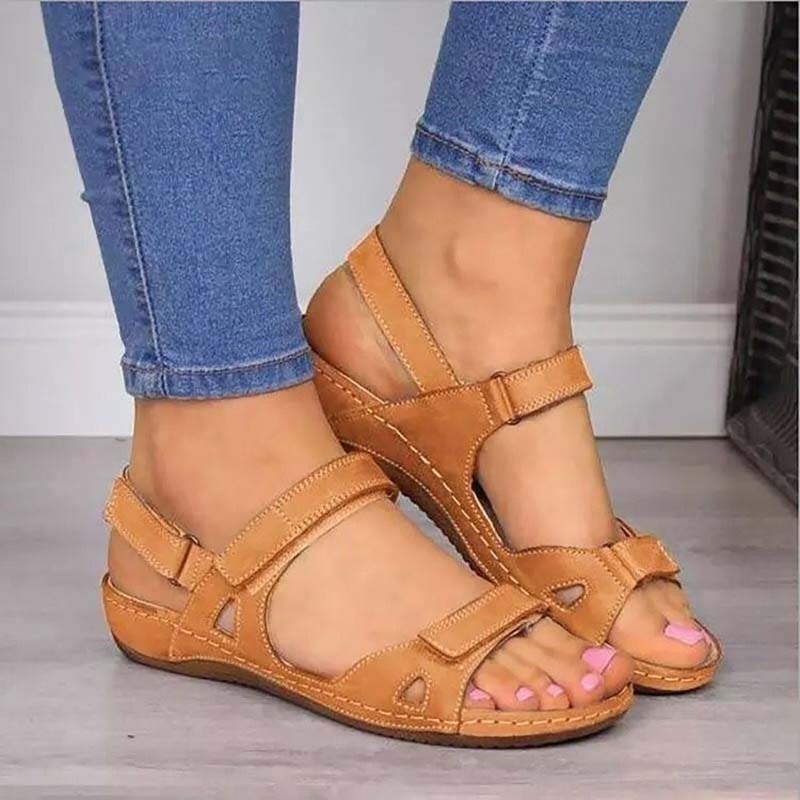 Sandaler med platt tå och kardborreband