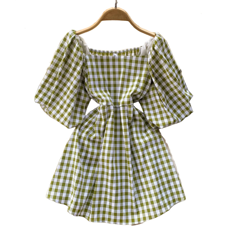 Klänning med fyrkantig krage för kvinnor