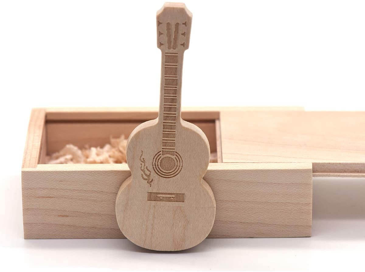 USB-minne för gitarr i trä