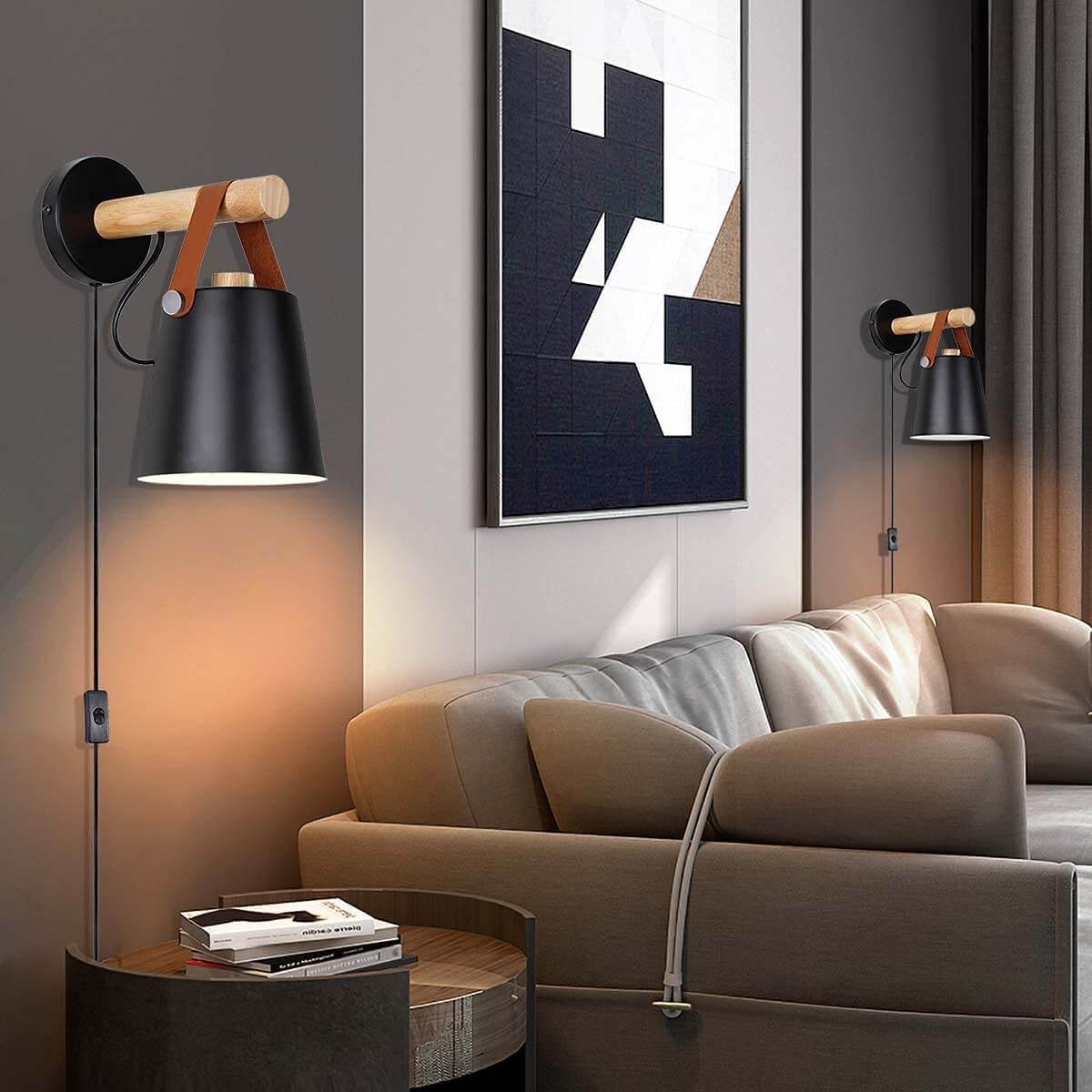 Nordisk vägglampa i trä