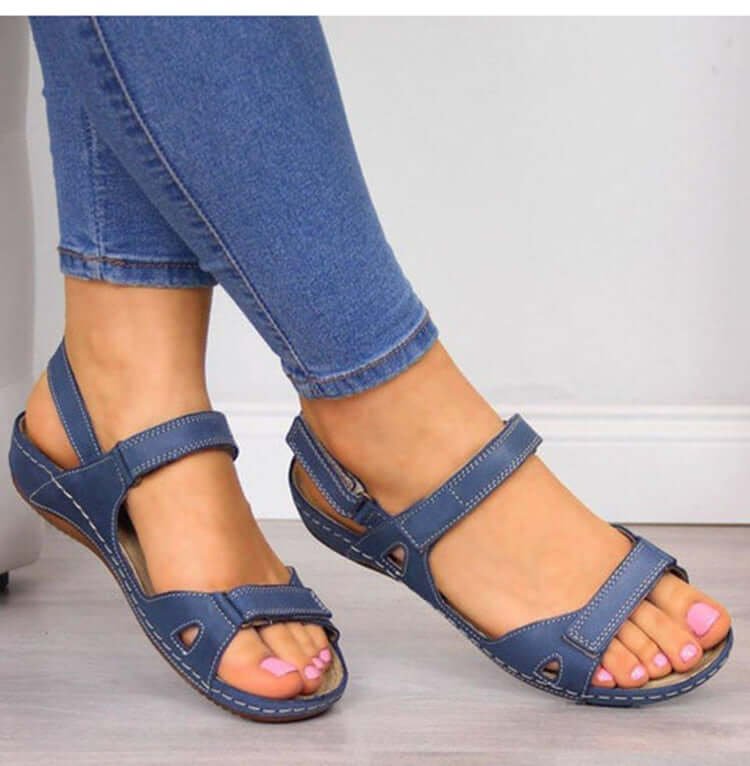 Sandaler med platt tå och kardborreband
