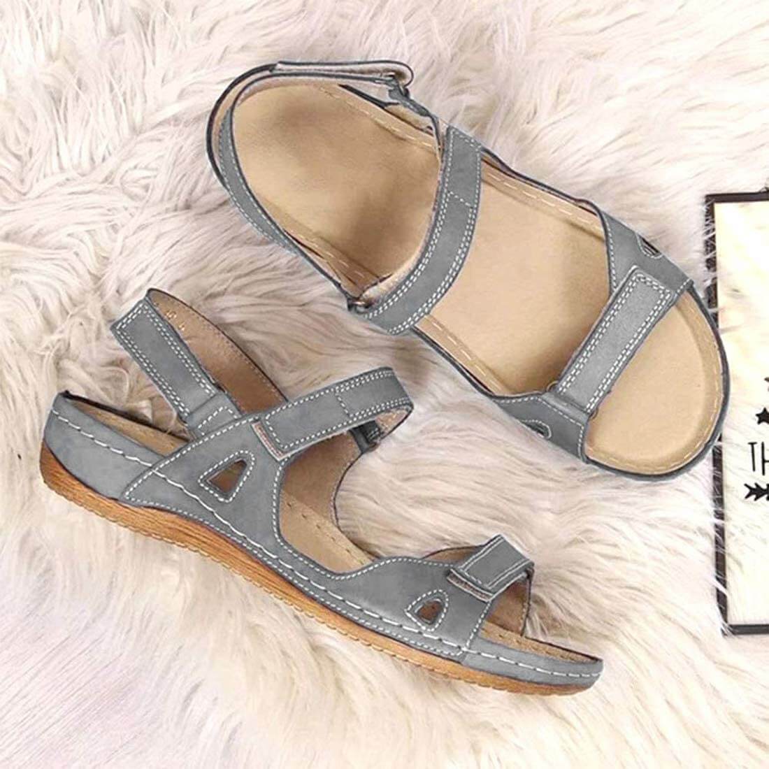 Sandaler med platt tå och kardborreband